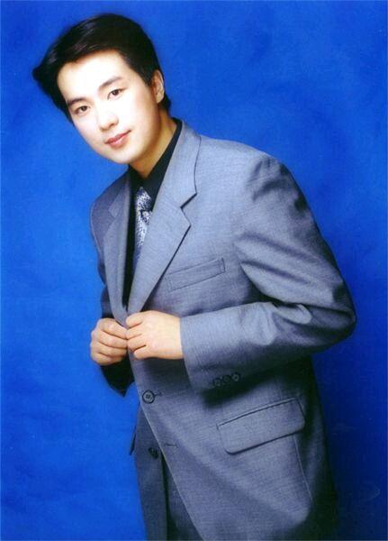 马丁主持的背景卫视的,背景卫视引领新时代媒体潮流