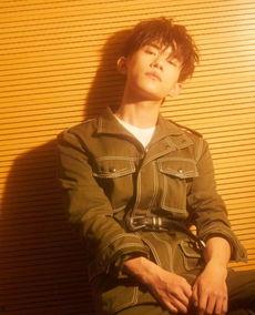 易烊千玺父母资料简介,低调育子，成就星途璀璨